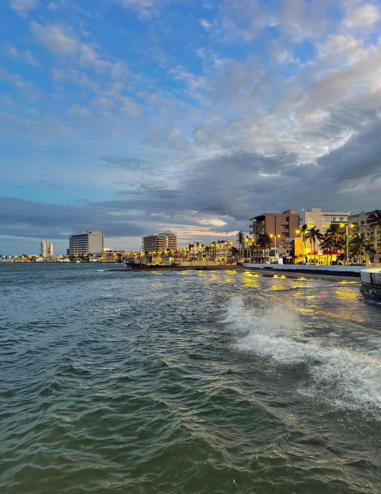 ורקרוז Suites Brisa Marina - Atras De Playa Regatas Y El Malecon, 6 Calles Del Acuario מראה חיצוני תמונה